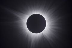 Total-Solar-Eclipse-with-full-corona